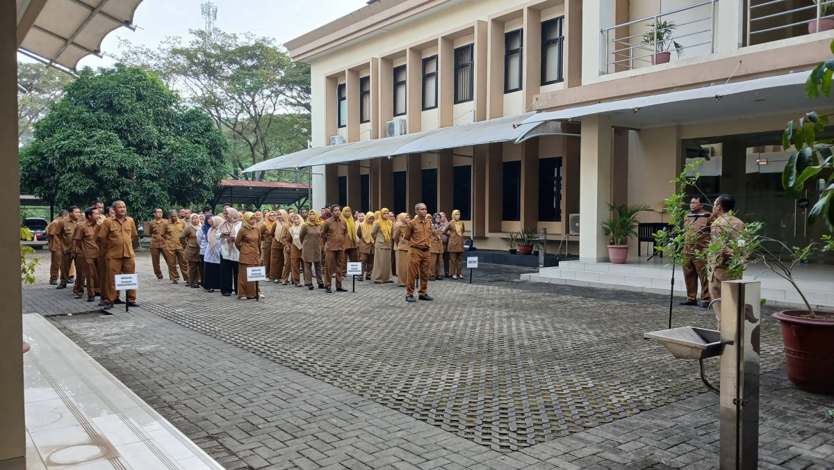 Kepala Disperindag Provinsi Banten Pimpin Apel Pagi dan Berikan Pembinaan serta Pengarahan kepada Seluruh Aparatu