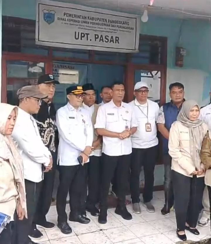 SIDAK PASAR BADAK PANDEGLANG DAN PASAR RANGKASBITUNG JELANG IDUL FITRI 2026, KEPALA DISPERINDAG PROVINSI BANTEN PASTIKAN STABILITAS HARGA DAN PASOKAN AMAN