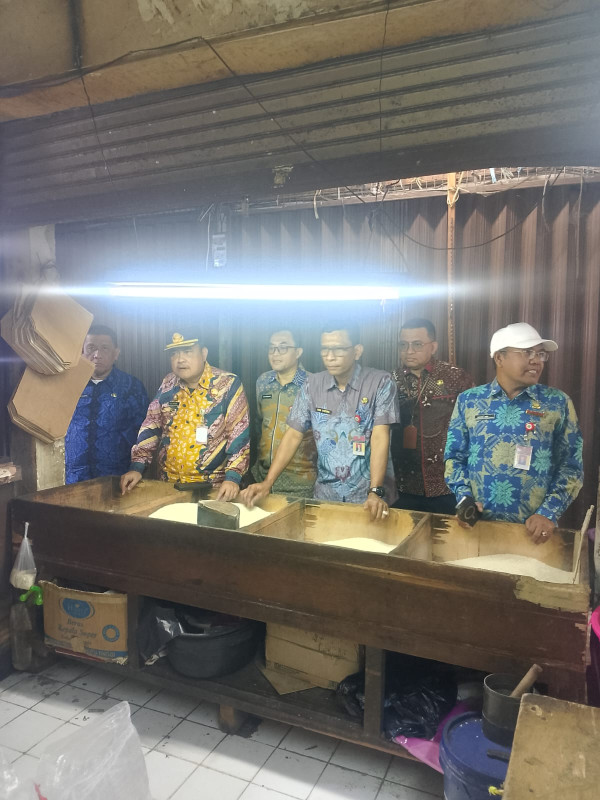 SIDAK PASAR JELANG RAMADHAN DAN IDUL FITRI 2026, KEPALA DISPERINDAG PROVINSI BANTEN PASTIKAN STABILITAS HARGA DAN PASOKAN AMAN