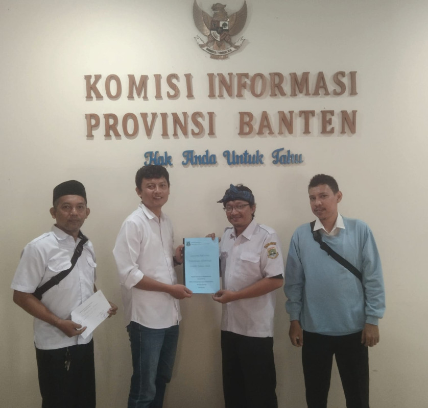 Tim PPID Disperindag Provinsi Banten Serahkan Laporan Akhir Tahun LPIP ke Komisi Informasi